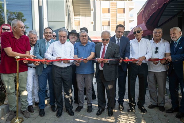 Dr. Acarbay’ın İsmi Çamdibi’nde bulunan Yarı Olimpik Kapalı Yüzme Havuzuna verildi