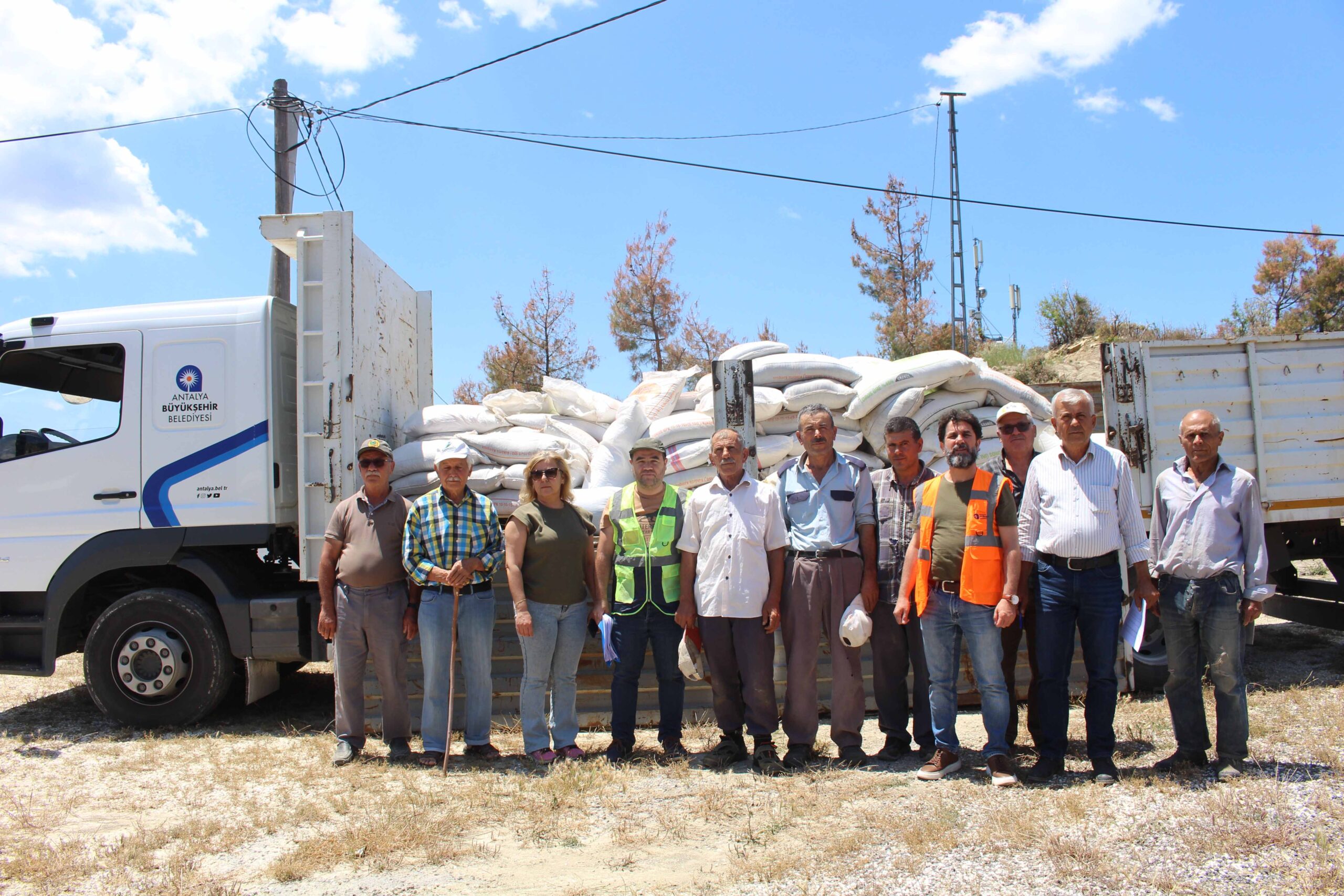 Antalya Büyükşehir Belediyesi’nden çiftçilere gübre desteği