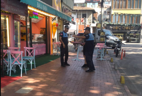 İzmit Belediyesi Zabıta Müdürlüğü’nden kaldırım düzenlemesine ilişkin açıklama