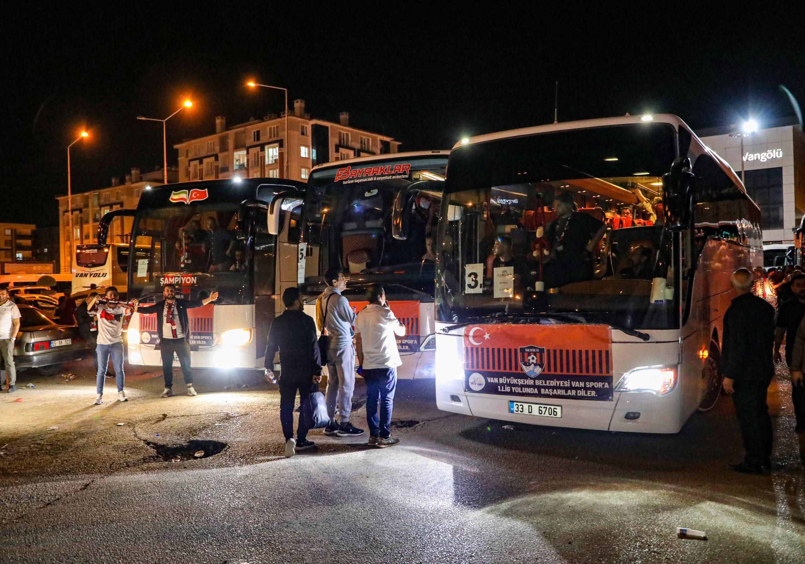 Van Büyükşehir Belediyesi’nden Vanspor’a 60 otobüs taraftar desteği