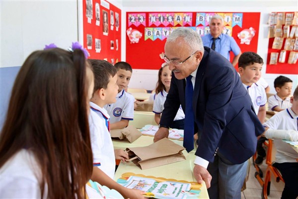 Başkan Güler, öğrencilerin karne heyecanına ortak oldu