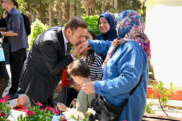 Balıkesir Büyükşehir Belediyesi, gazi ve şehit ailelerinin yanında