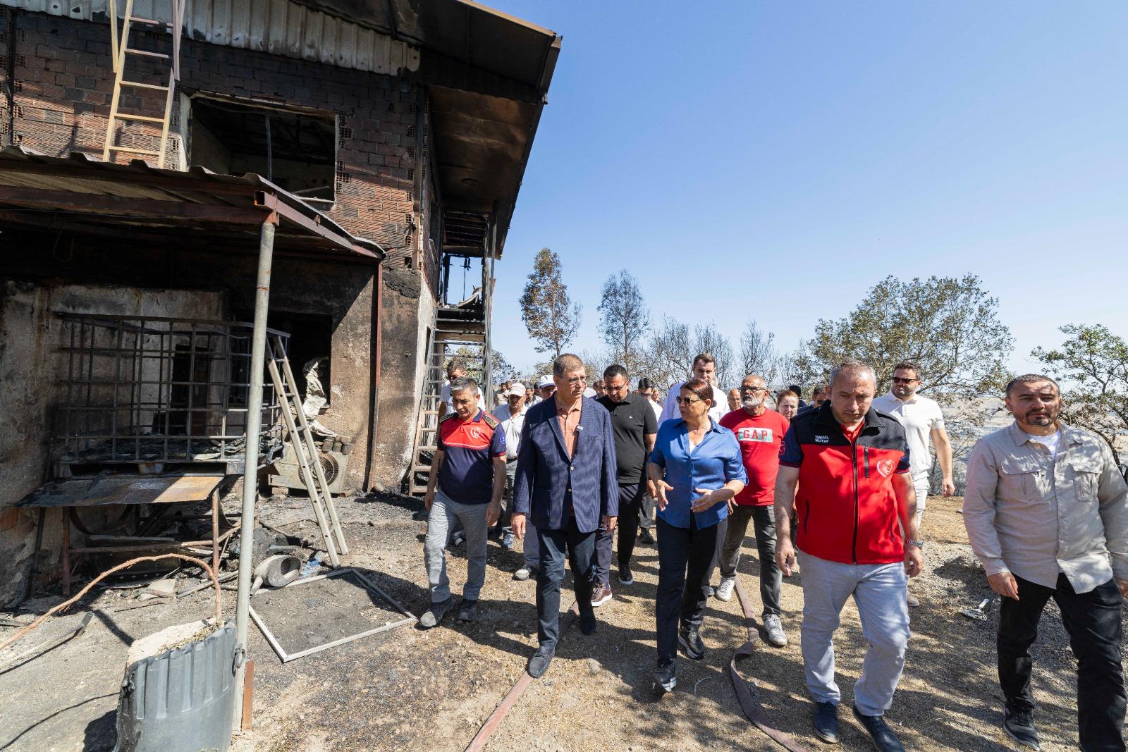 Başkan Tugay, yangından etkilenen vatandaşları ziyaret etti