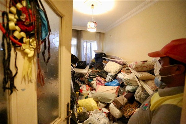 Kepez’de çöp ev operasyonu