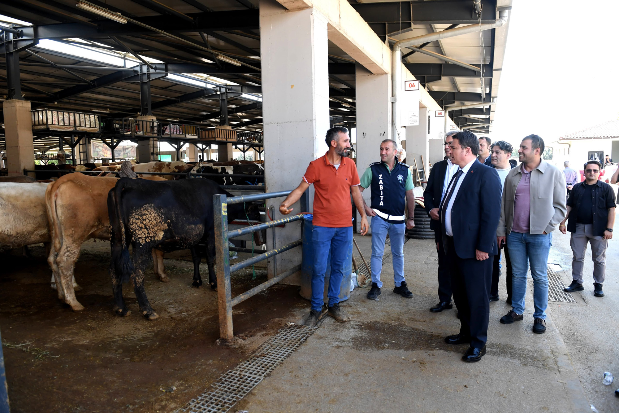 Başkan Aydın, kurban pazarını ziyaret etti