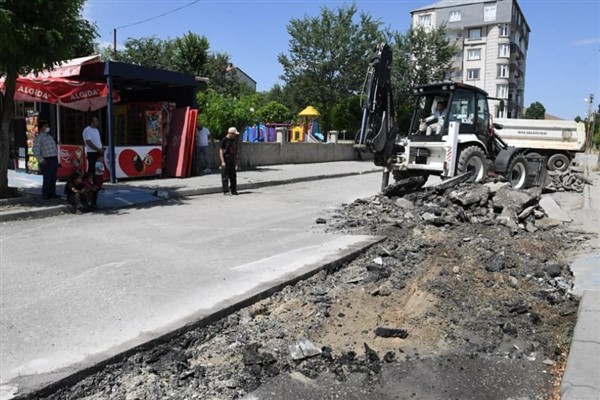 Muş Belediyesi yol onarım çalışmalarına başladı