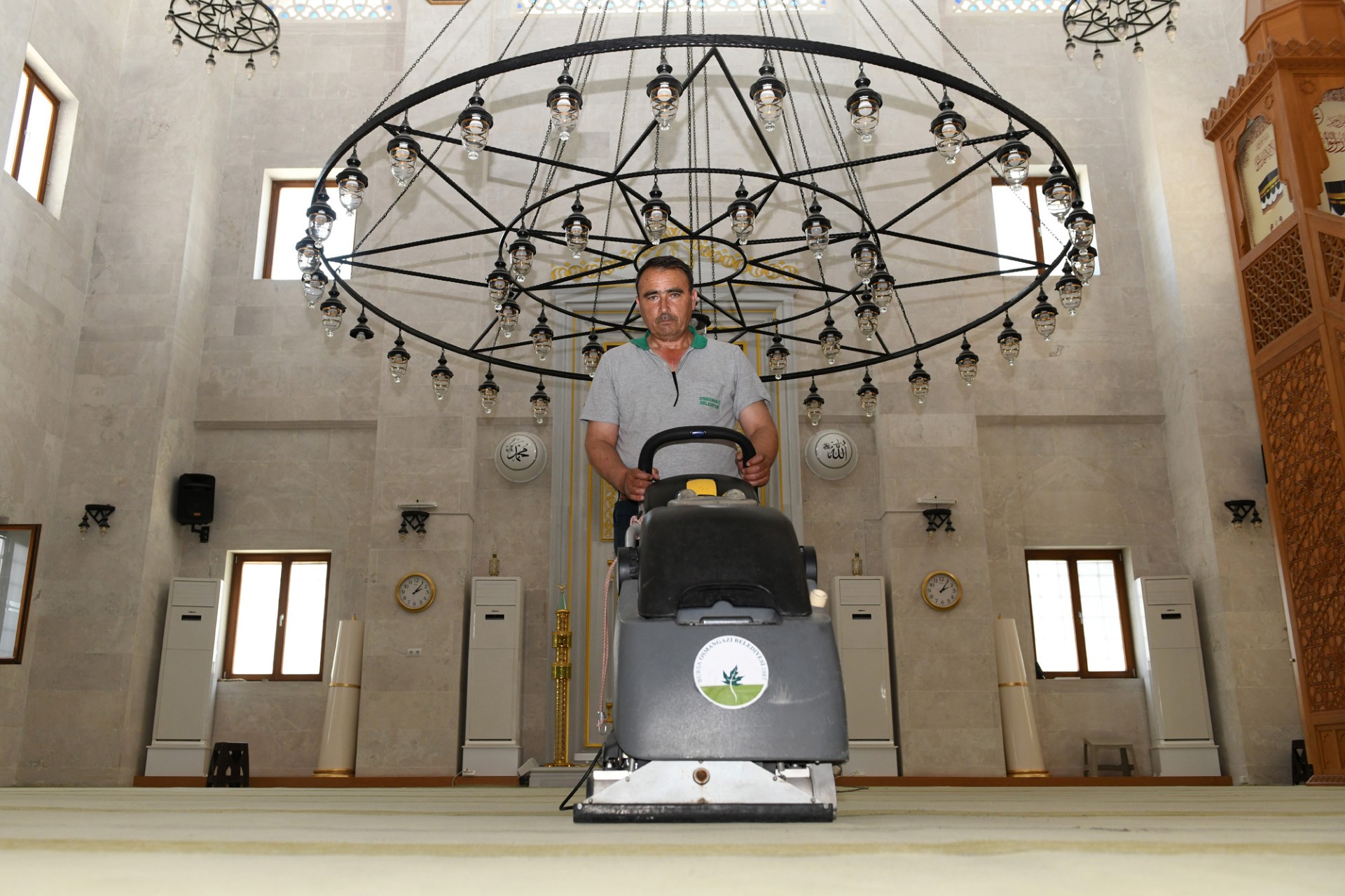 Osmangazi’deki camilerde bayram temizliği