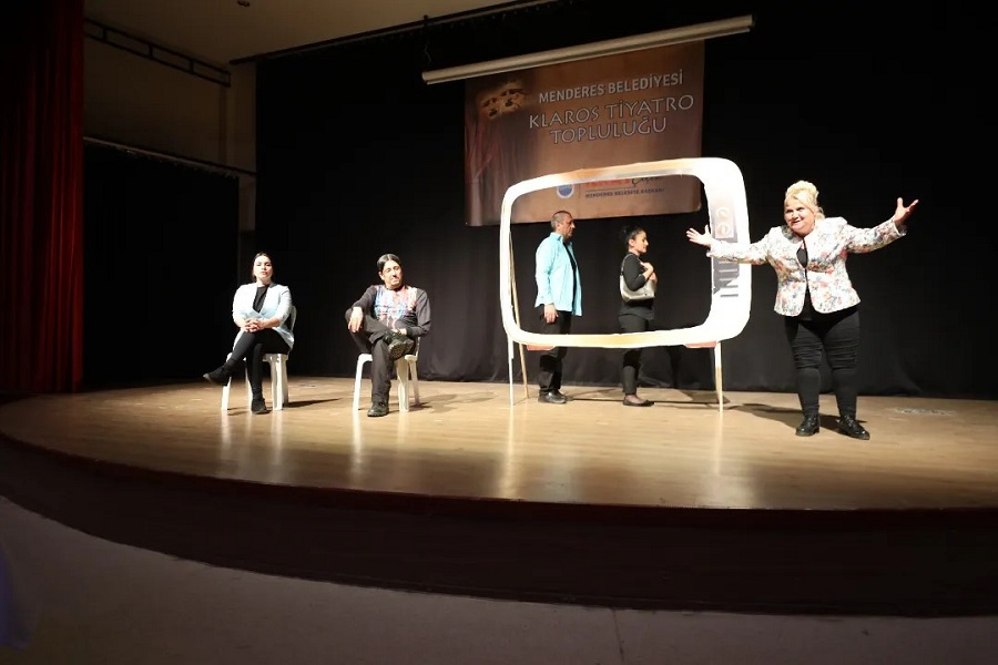 Menderes Belediyesi’nden 18 yaş üstü vatandaşlara ücretsiz tiyatro kursu