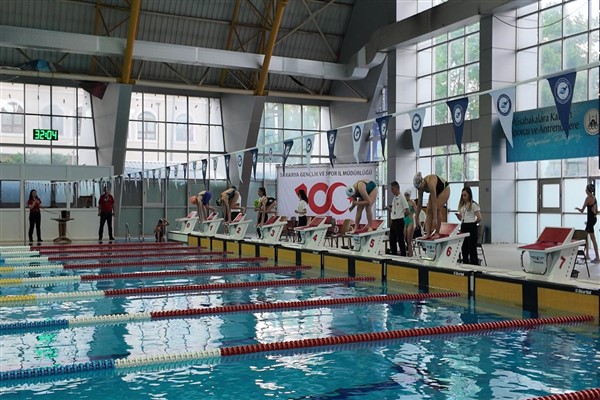 Sapanca Belediyesi sporcuları yüzme branşında başarı elde etti