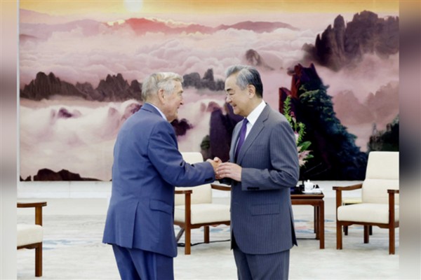 Wang Yi, Harvard Üniversitesi’nden Prof. Allison ile görüştü