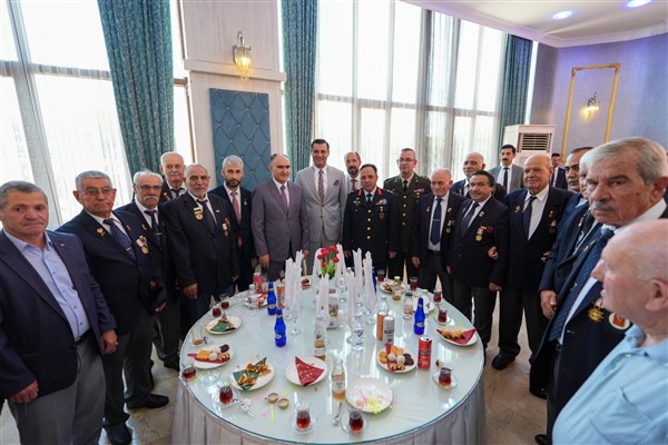 Manisa protokolü bayramlaştı