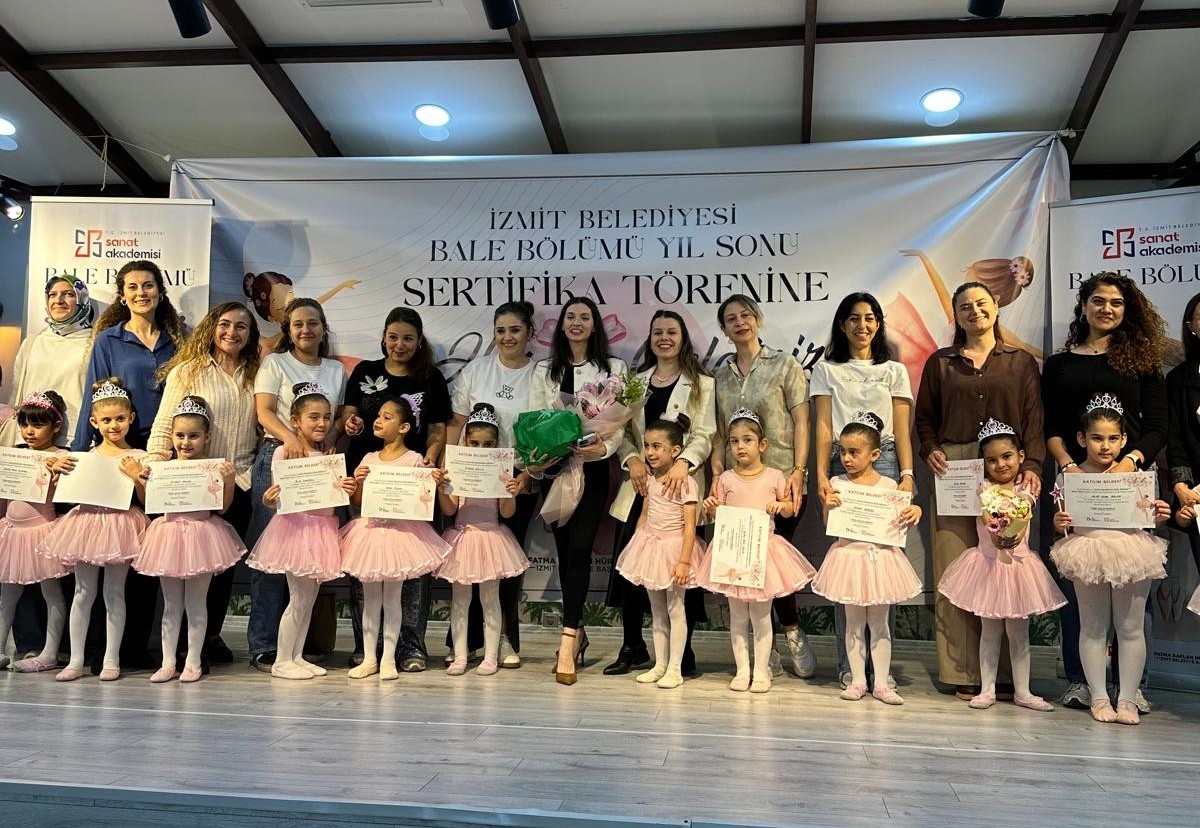 İzmit Belediyesi Sanat Akademisi’nin bale öğrencileri sertifika aldı