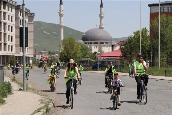 Ardahan’da pedallar sağlık için döndü