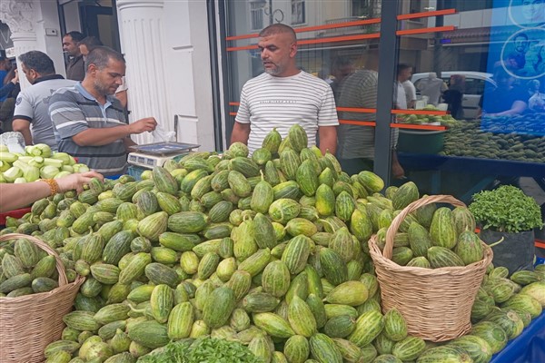 Diyarbakır’da yazın habercisi acur tezgahlarda yerini aldı