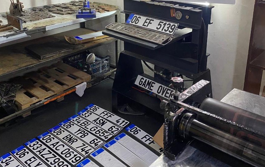 Yenimahalle’de sahte plaka baskını