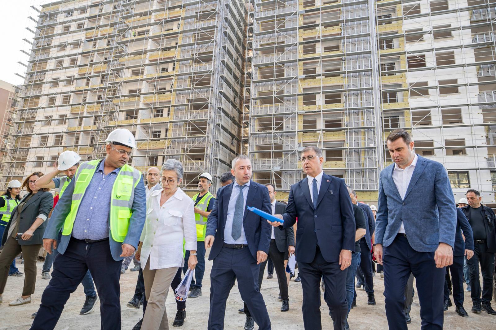 Başkan Tugay, Örnekköy’deki kentsel dönüşüm projesini inceledi