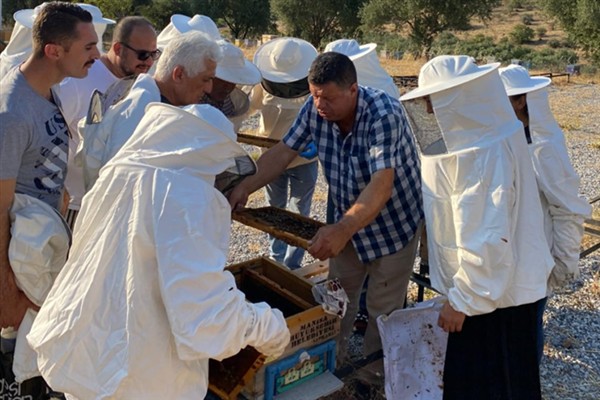 Manisa’da arıcılara uygulamalı eğitim desteği