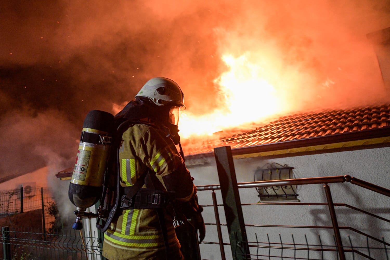 İzmir İtfaiyesi yangın riskine karşı vatandaşları dikkatli olmaya çağırdı