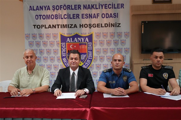 Alanya’da zabıtadan taksilere sivil takip