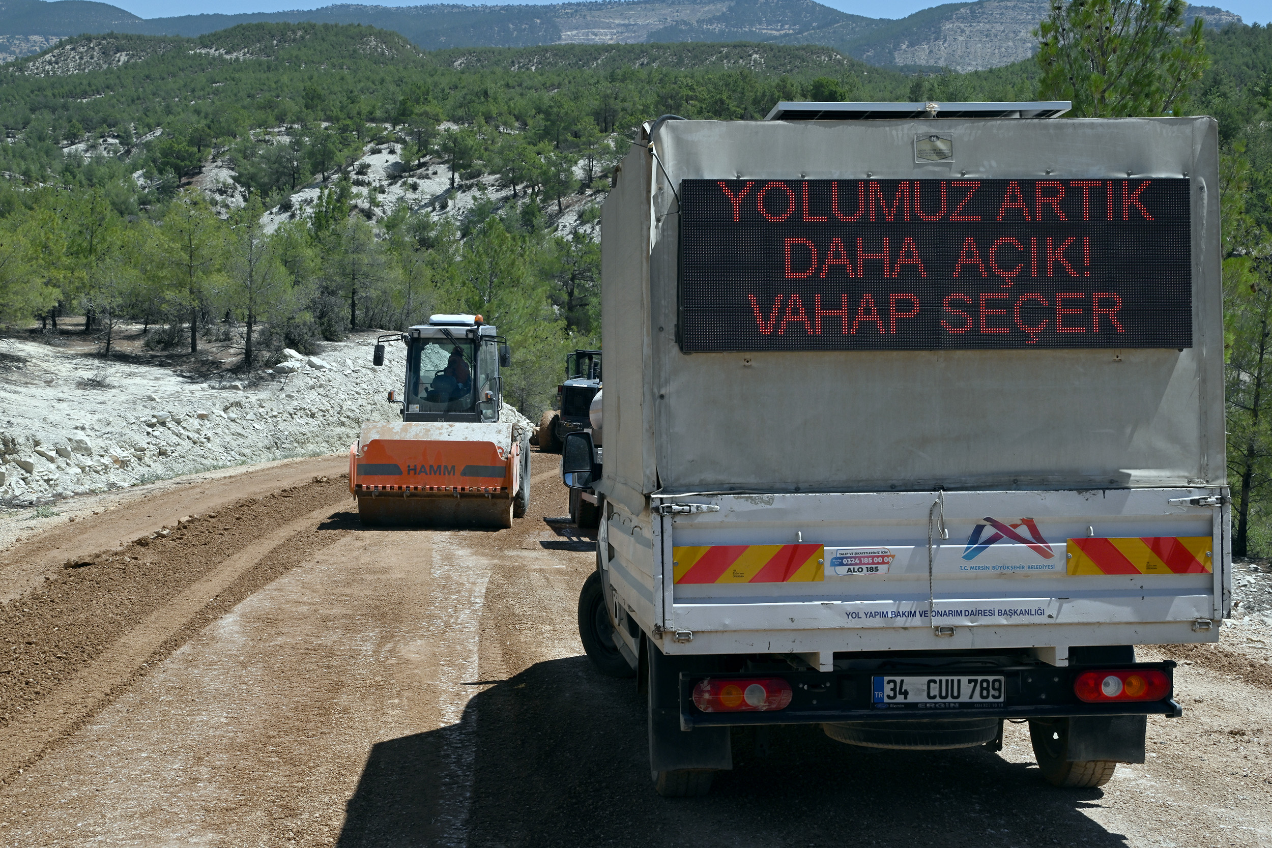 Mersin Büyükşehir Belediyesi, Mut’ta 9 köyü birbirine bağlayan grup yolunu yeniledi