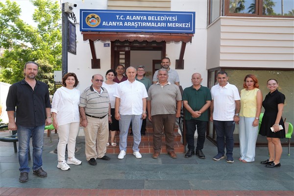 Başkan Özçelik, Alanya Araştırmaları Merkezi’ni ziyaret etti