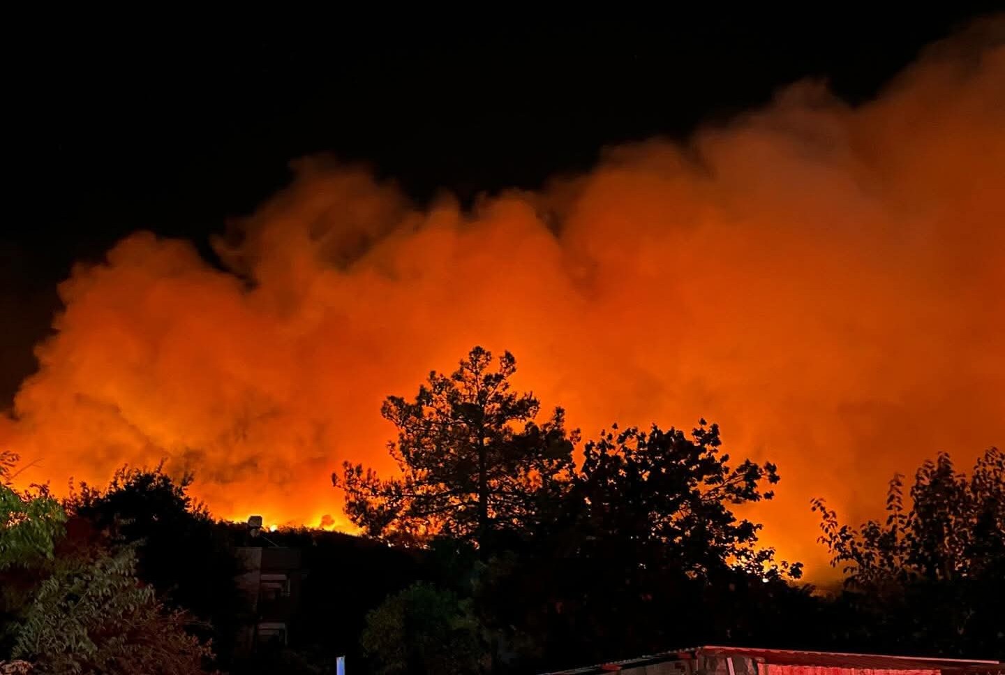 Dörtyol’daki yangın alanında yoğun müdahale sürüyor