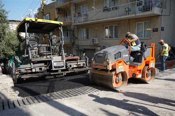 Meriç Mahallesi’nde asfalt ve beton çalışması yapılıyor