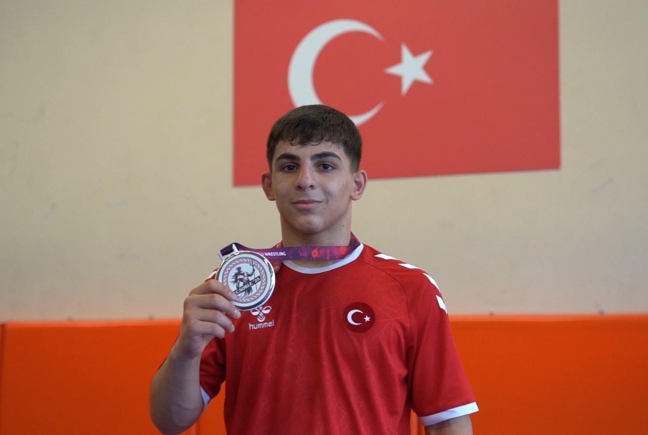 Yıldırım Belediyesi sporcusu Kara, U-15 Avrupa Güreş Şampiyonası’nda ikinci oldu