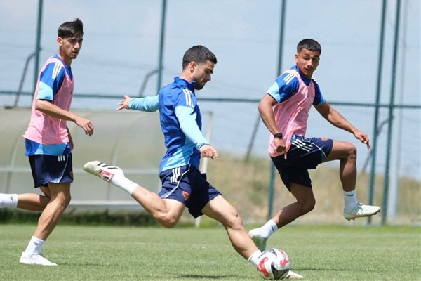 Hatayspor, kampın ilk etabını tamamladı