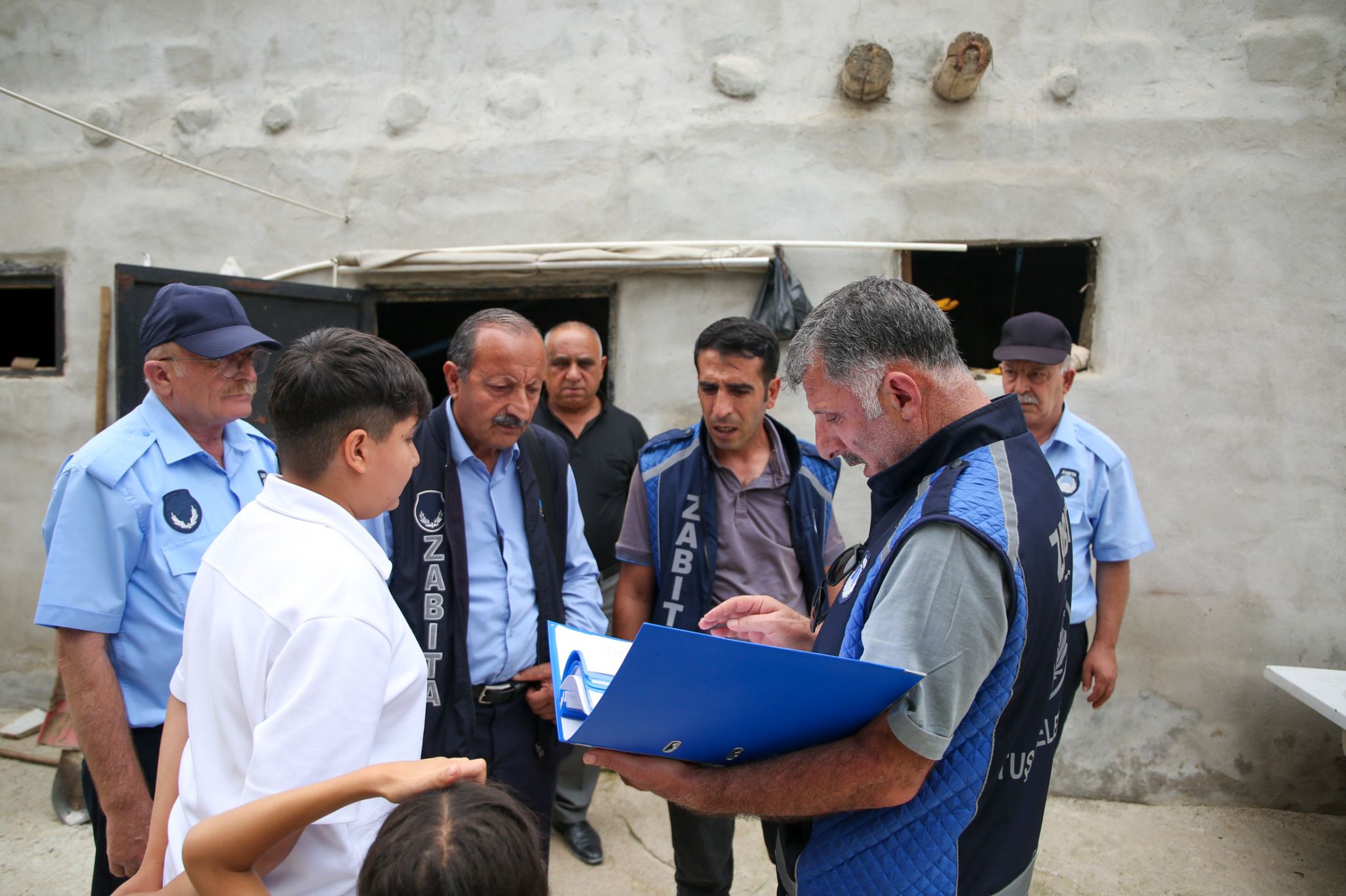 Van Büyükşehir Belediyesi’nden mahalle aralarında bulunan ahırlar için uyarı