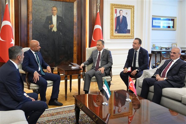 Yerlikaya, Suriye Acil Durum ve Afet Yönetimi Bakanı Salih ile görüştü