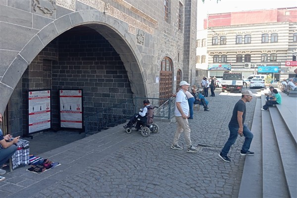 Diyarbakır’da vatandaşlar PKK’nın silah bırakma sürecini değerlendirdi