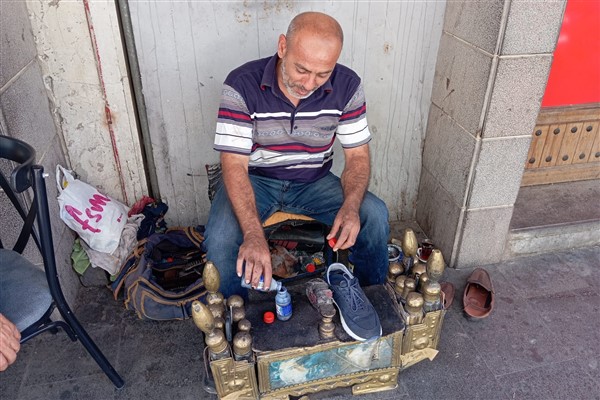 Diyarbakırlı ayakkabı boyacısı Çetin: 30 yıllık mesleğimin sonuna geldim