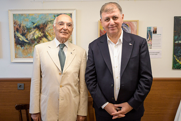 Başkan Tugay, Prof. Dr. Ruşen Keleş’in imza gününe katıldı