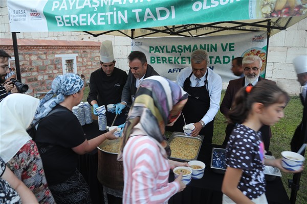 Bursa Mevlevihanesi’nde aşure ikramı