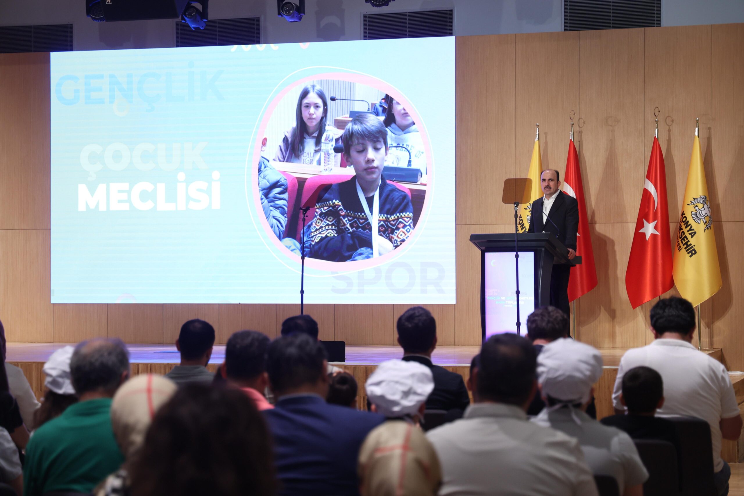 Başkan Altay, gençlere yönelik gerçekleştirilecek faaliyetleri anlattı