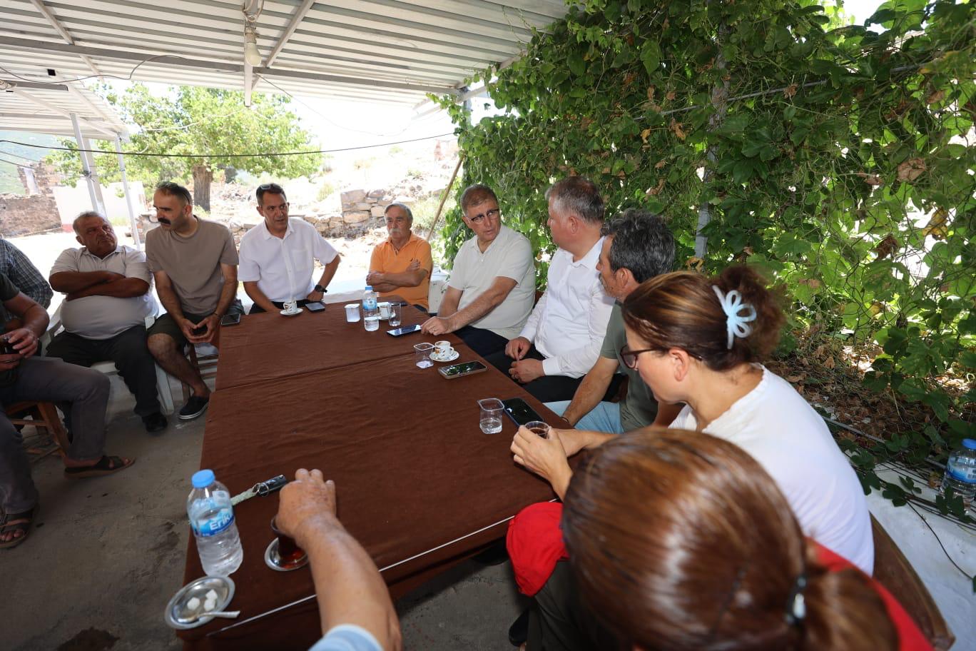 Başkan Tugay, yangın bölgelerini ziyaret etmeyi sürdürüyor