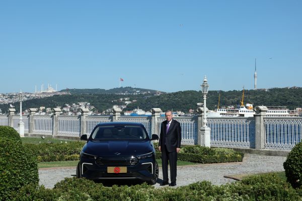 Cumhurbaşkanı Erdoğan, T10F’nin deneme sürüşünü yaptı