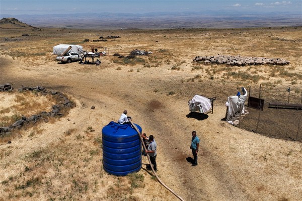 Yaylalardaki hayvanların su ihtiyacı karşılanıyor