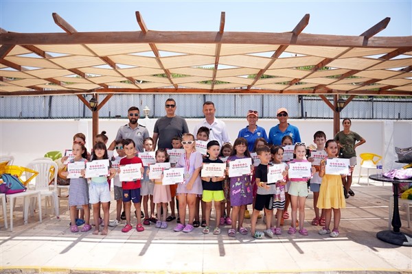 Akhisar Belediyesi Yaz Spor Okulları 1. Etap Yüzme Kursu tamamlandı