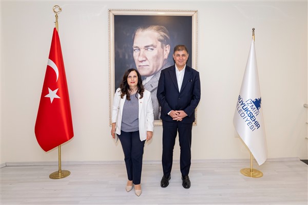 Başkan Tugay, görev süresi sona eren KKTC İzmir Başkonsolosu İnanıroğlu’nu ağırladı