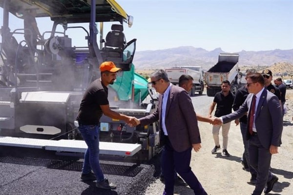 Şırnak’ta Bilmat Yolu asfaltlama çalışmaları devam ediyor
