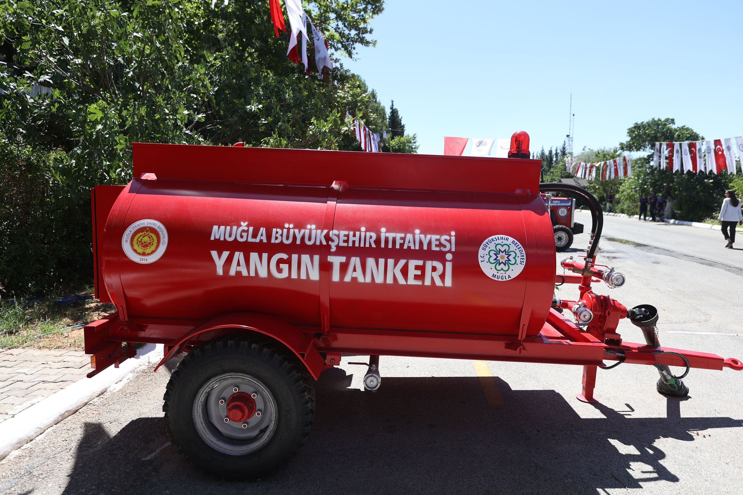 Muğla Büyükşehir Belediyesi’ne ait yangın tankerleri görevde