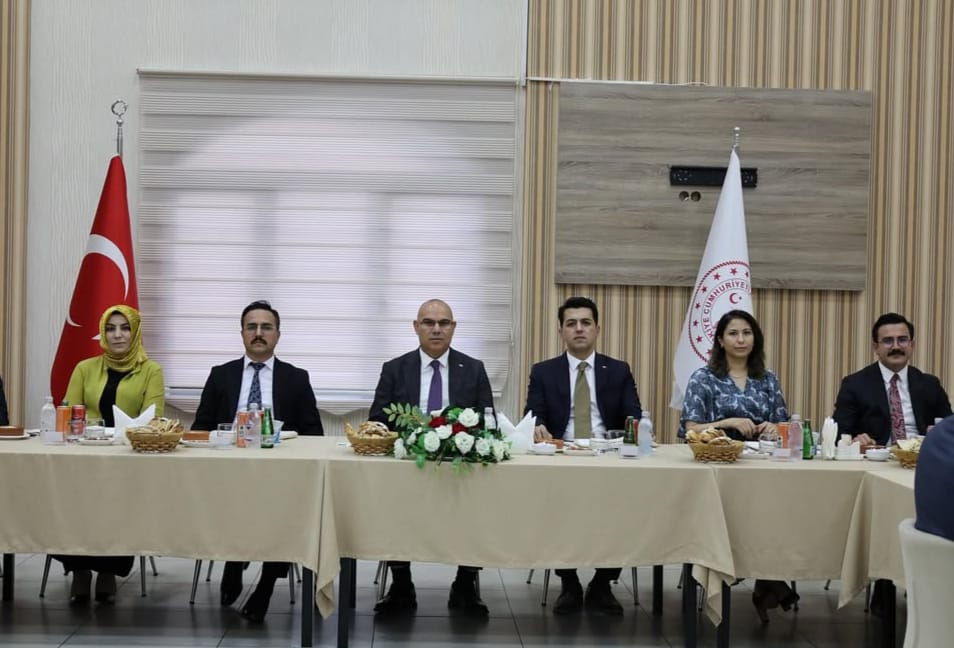 Ağrı Barosu’ndan hakim ve savcılara veda yemeği