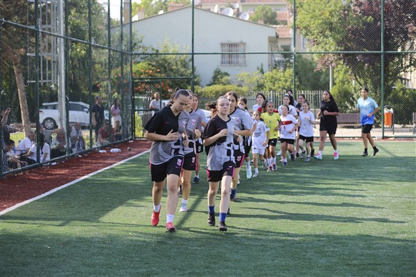 ABB’den ücretsiz kız futbol okulu