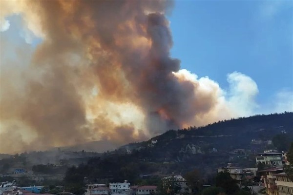 Hatay Valiliği: Yangınlara 24 saat esaslı müdahale edildi