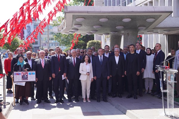 15 Temmuz şehitleri, İBB önünde anıldı