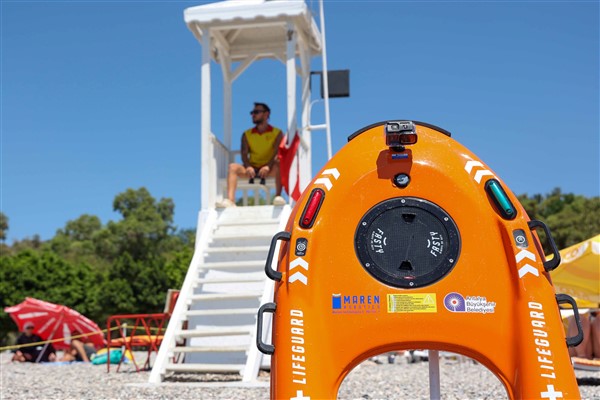 Antalya Büyükşehir Belediyesi’nin İnsansız Robot Cankurtaran’ı hizmet vermeye devam ediyor