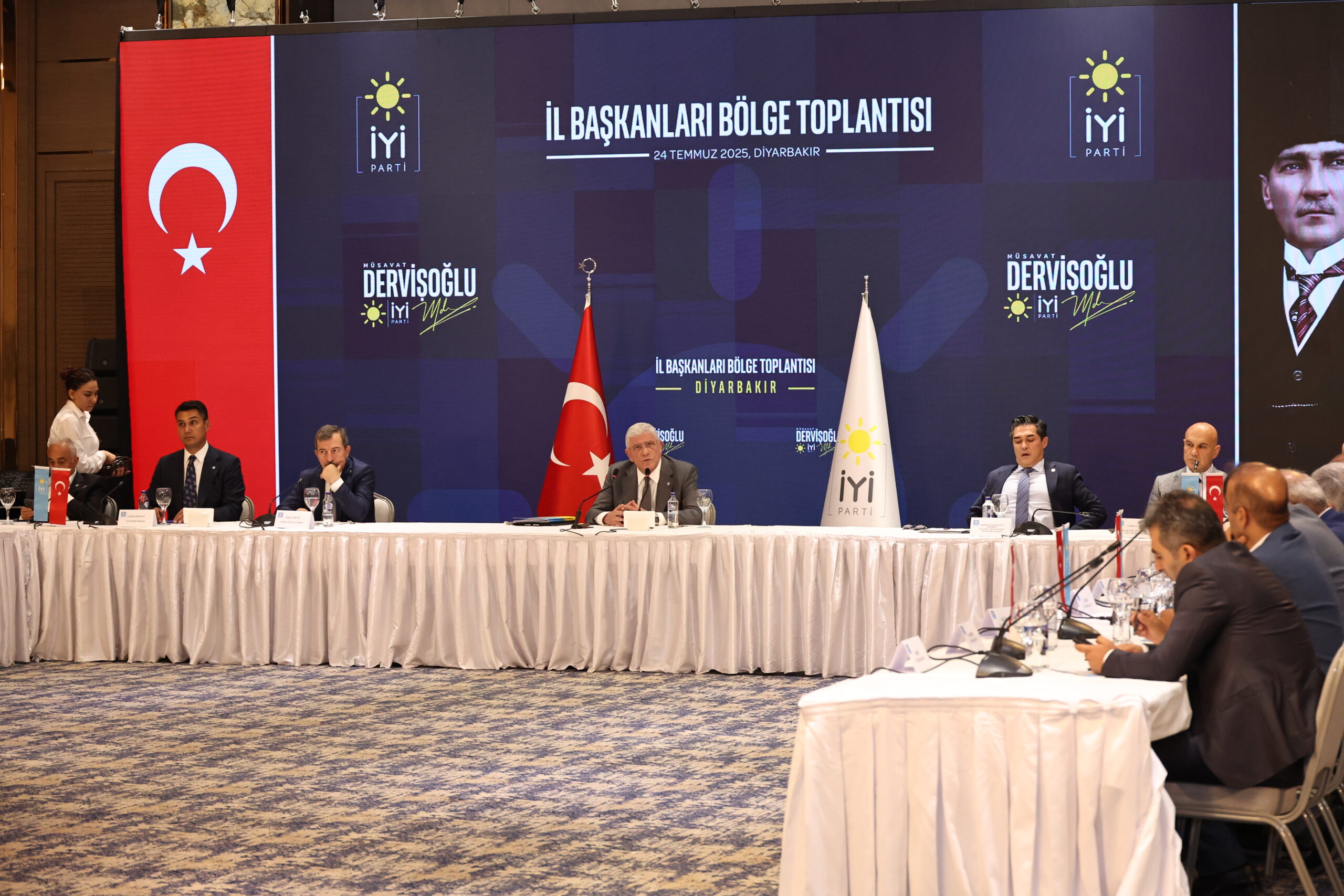 Dervişoğlu, Doğu Anadolu ve Güneydoğu Anadolu Bölgesi İl Başkanlarıyla toplantı yaptı