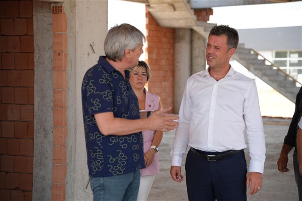 Başkan Sarıkurt, sosyal tesis projesi inşaatını inceledi
